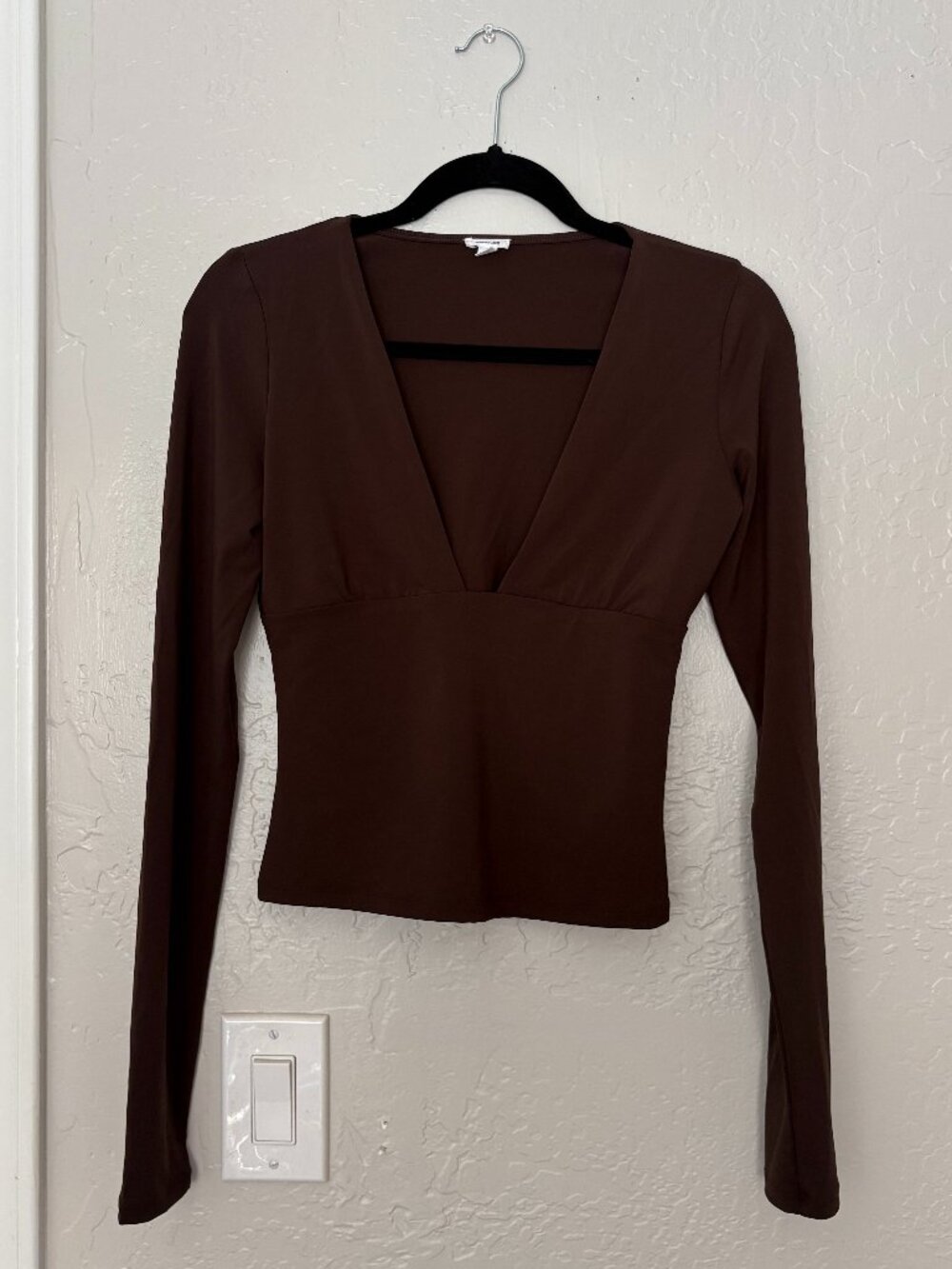 Garage Plunge Neck Long Sleeve Stretchy Flattering Top in Brown Size Small - Picture 3 of 7